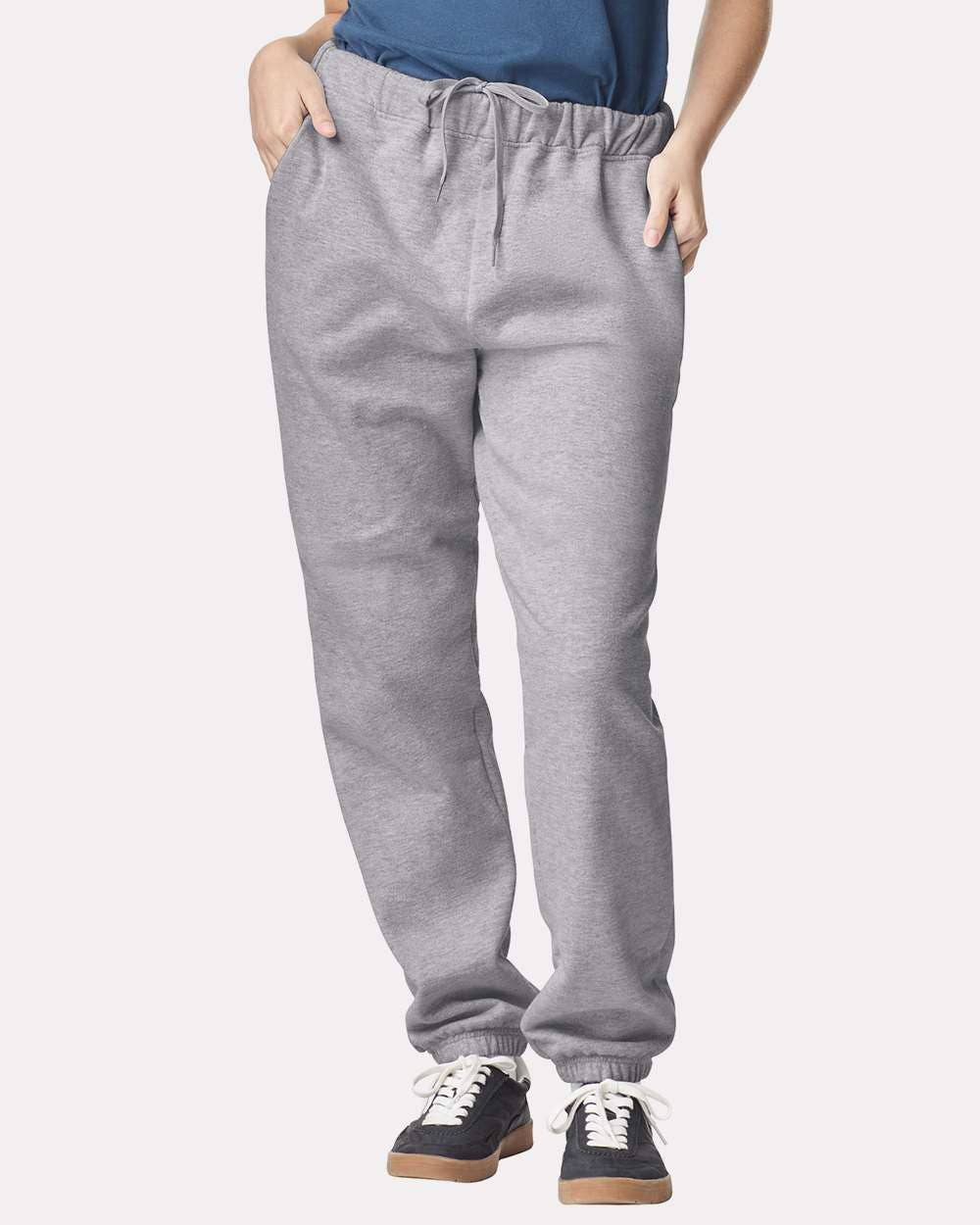 Gildan Unisex Softstyle Midweight Sweatpants with Pockets